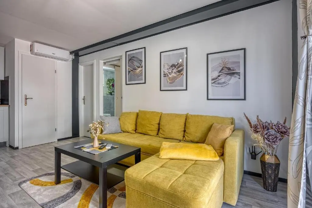 Bungalow Leni Pula 0*,  Croatia