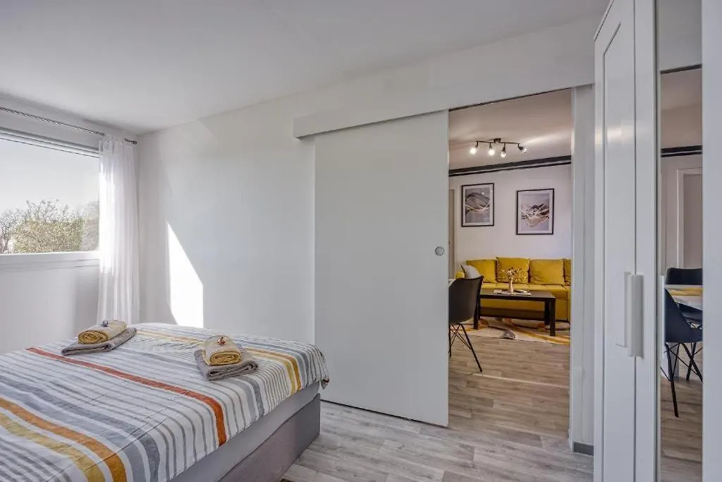 Bungalow Leni Pula 0*,  Croatia