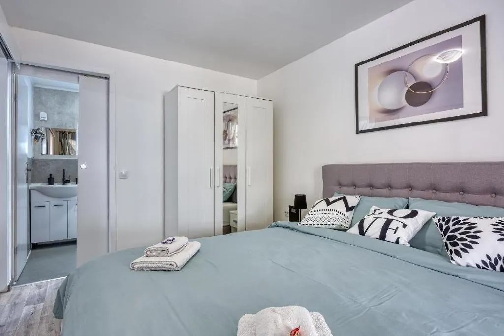 Apartment Bungalow Leni Pula Croatia